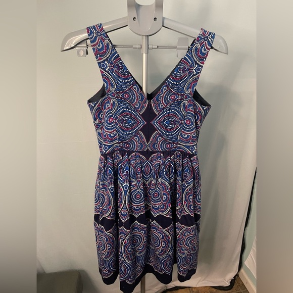 Maggy London‎ Elegant Blue and Pink Patterned Dress size 4P - Picture 1 of 7